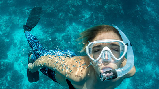 What is the best time of day to go snorkeling in Hawaii?