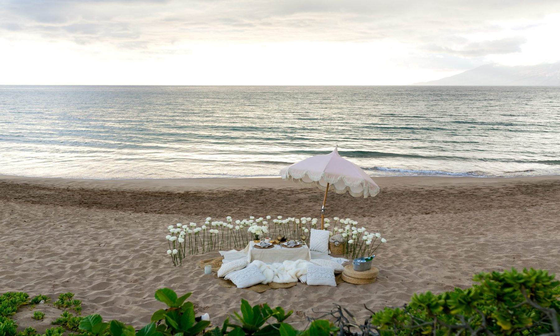 Romantic_Maui_Beach_Picnic