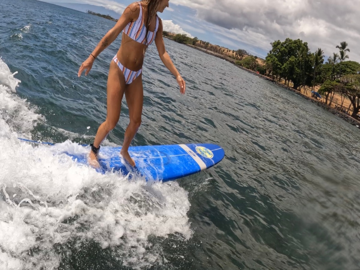 LauniupokoBeach_Surfing